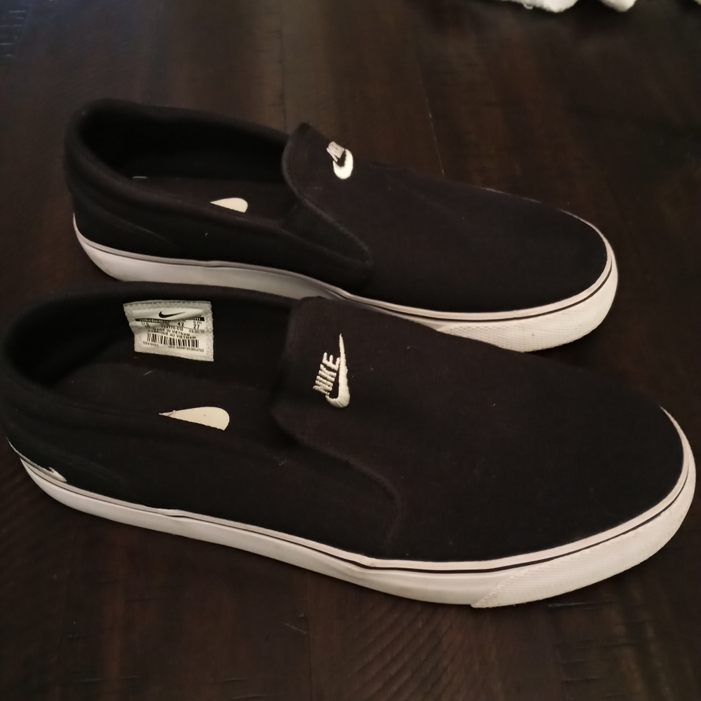 Womens nike slip ons size 10